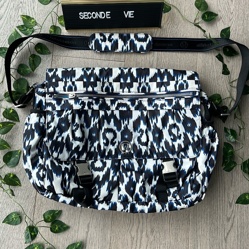 Lululemon cross body satchel/ messenger/ laptop bag